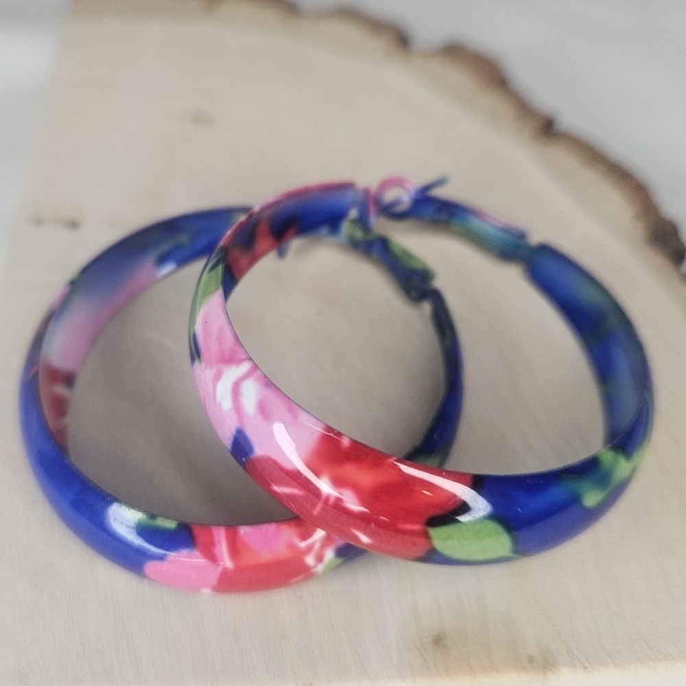 NWOT Vintage Painted Metal Floral Hoop Earrings Blue Pink Enamel Retro 90s